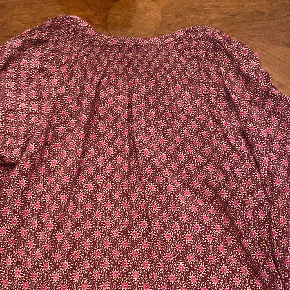 Women's Croft & Barrow® Staple Smocked Blouse - Picture 4 of 4